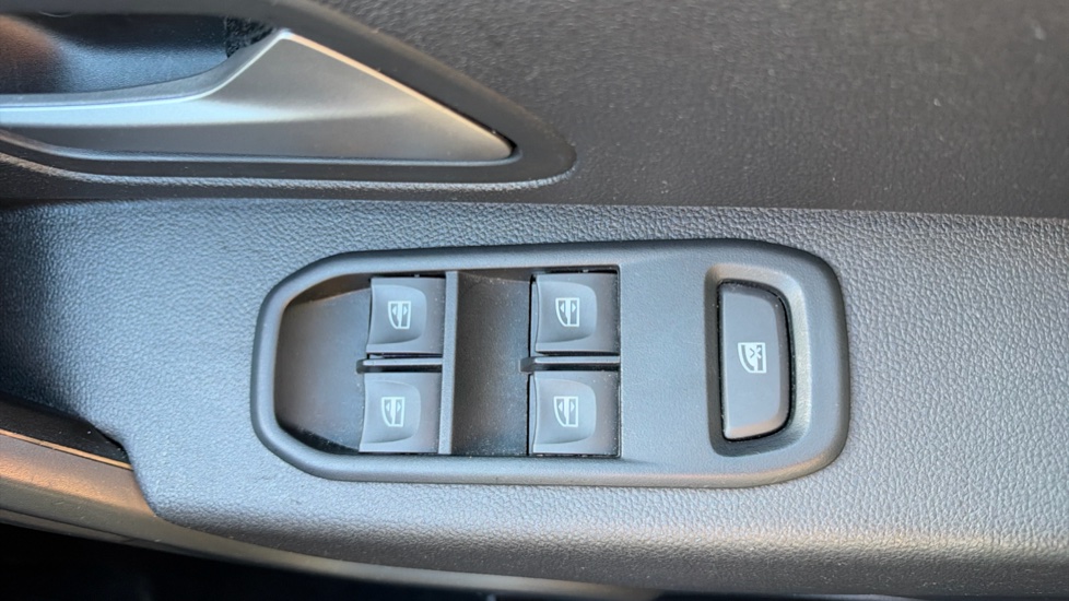 Dacia Duster 1.0 TCe 90 Expression 5dr Petrol Estate - Image 48
