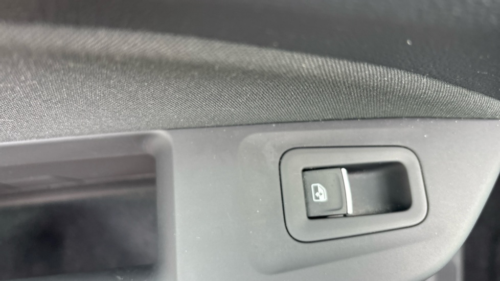 Volkswagen Golf 1.5 TSI Life 5dr Petrol Hatchback - Image 17