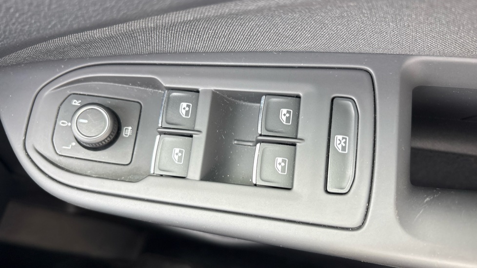 Volkswagen Golf 1.5 TSI Life 5dr Petrol Hatchback - Image 21