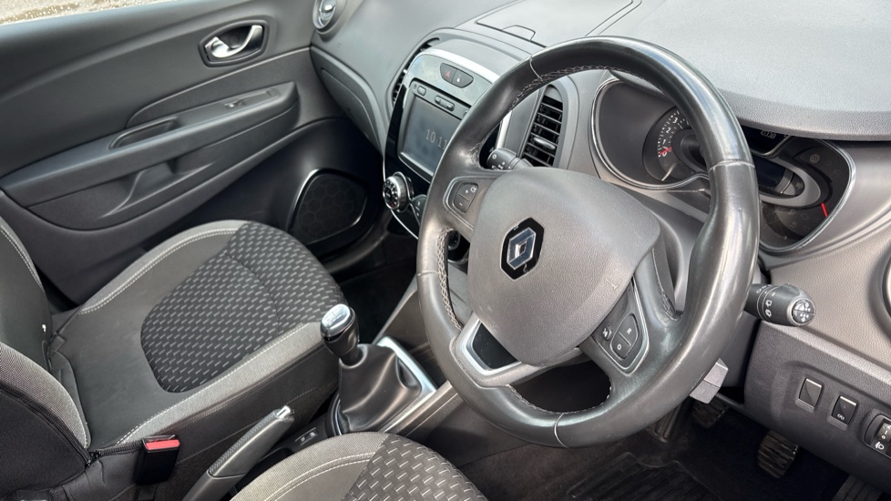 Renault Captur 0.9 TCE 90 Dynamique S Nav 5dr Petrol Hatchback - Image 11