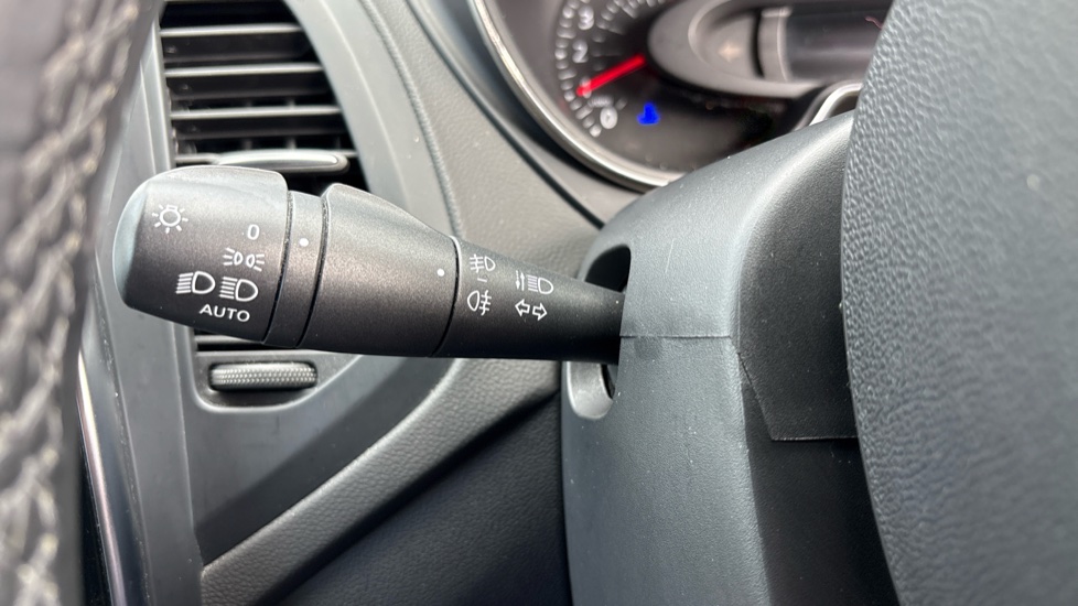 Renault Captur 0.9 TCE 90 Dynamique S Nav 5dr Petrol Hatchback - Image 25