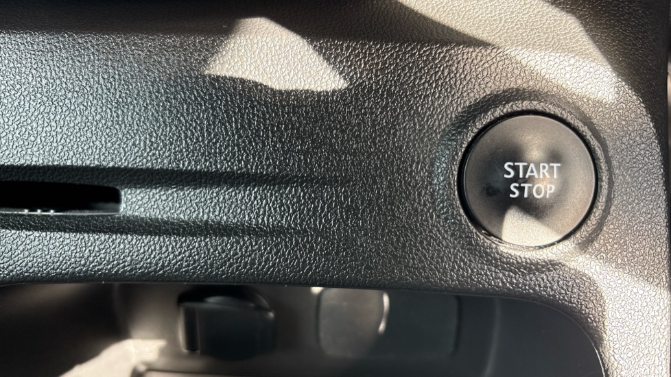 Renault Captur 0.9 TCE 90 Dynamique S Nav 5dr Petrol Hatchback - Image 31