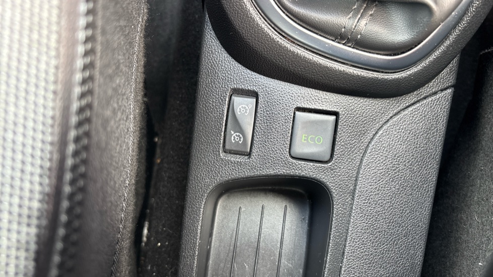 Renault Captur 0.9 TCE 90 Dynamique S Nav 5dr Petrol Hatchback - Image 32