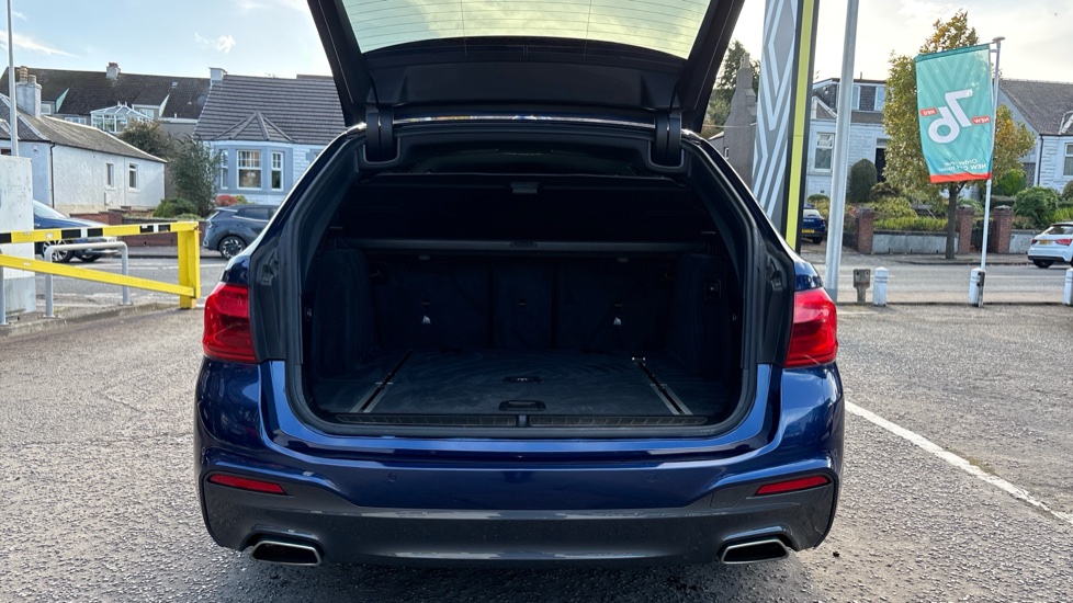 BMW 5 Series 520d MHT xDrive M Sport 5dr Auto Diesel Estate - Image 4