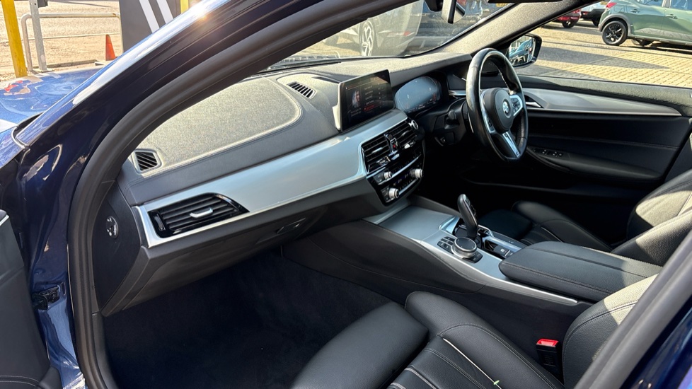 BMW 5 Series 520d MHT xDrive M Sport 5dr Auto Diesel Estate - Image 9