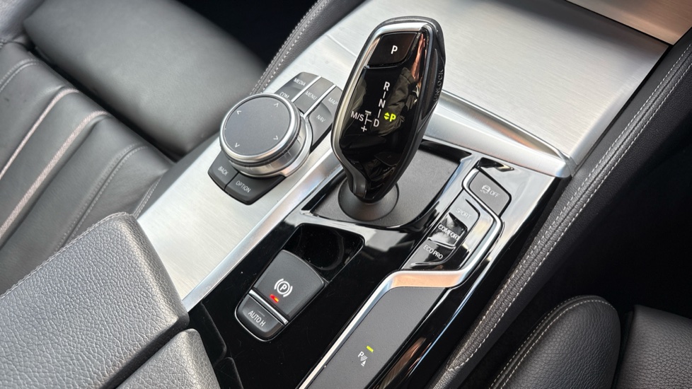 BMW 5 Series 520d MHT xDrive M Sport 5dr Auto Diesel Estate - Image 13