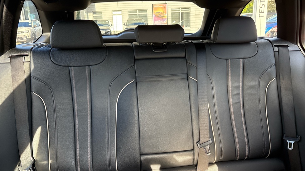 BMW 5 Series 520d MHT xDrive M Sport 5dr Auto Diesel Estate - Image 15