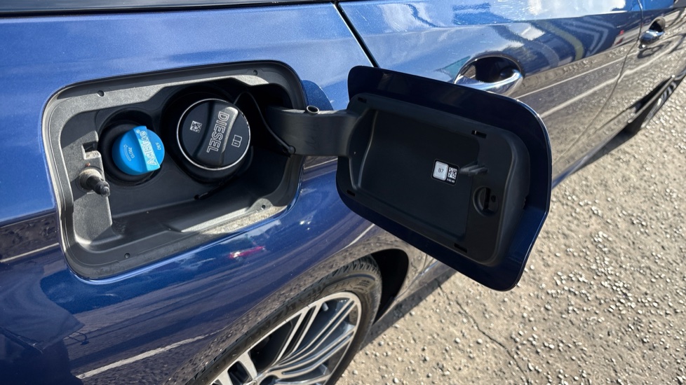 BMW 5 Series 520d MHT xDrive M Sport 5dr Auto Diesel Estate - Image 39