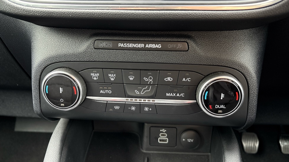 Ford Kuga 1.5 EcoBoost 150 Titanium Edition 5dr Petrol Estate - Image 62