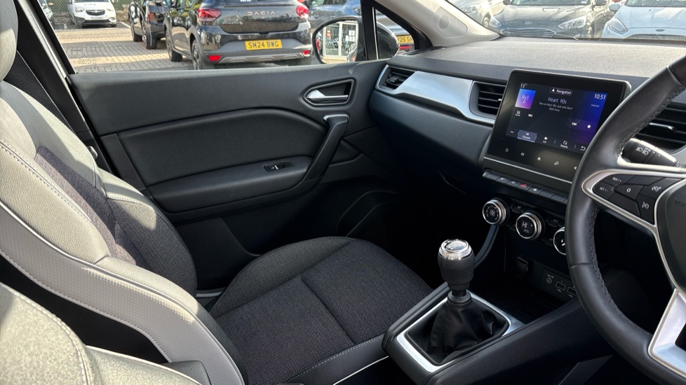Renault Captur 1.0 TCE 90 SE Edition 5dr Petrol Hatchback - Image 14