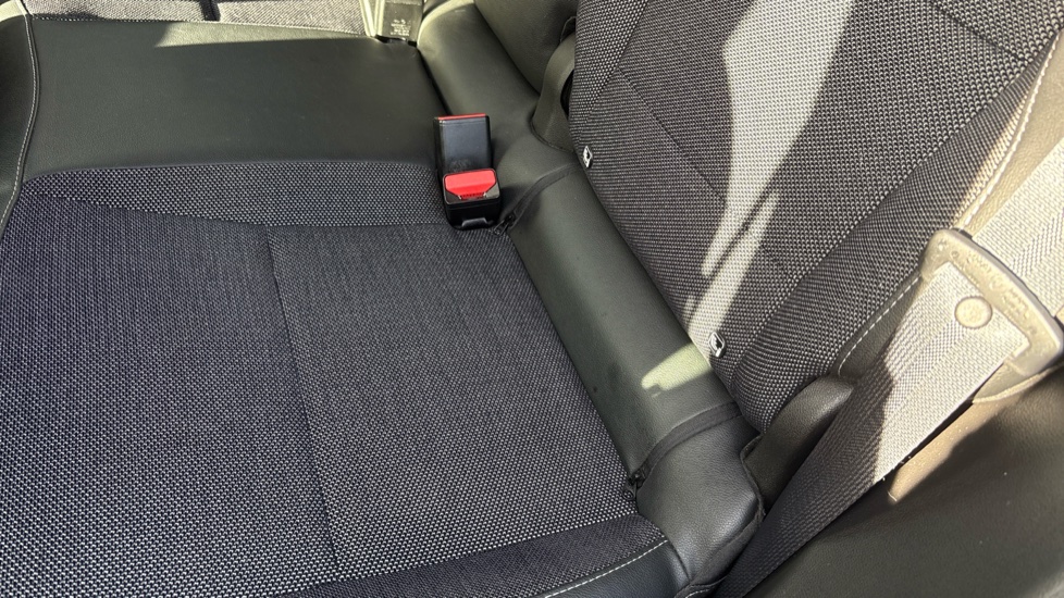 Renault Captur 1.0 TCE 90 SE Edition 5dr Petrol Hatchback - Image 26