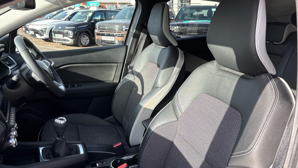 Renault Captur 1.0 TCE 90 SE Edition 5dr Petrol Hatchback - Image 28