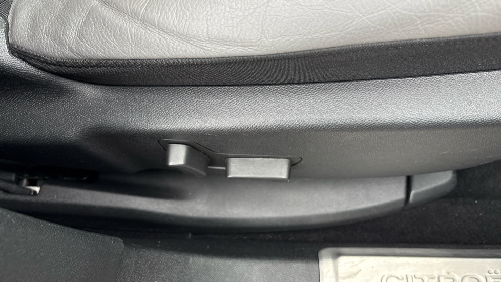 Citroen C5 Aircross 1.6 PureTech 180 Flair Plus 5dr EAT8 Petrol Hatchback - Image 31
