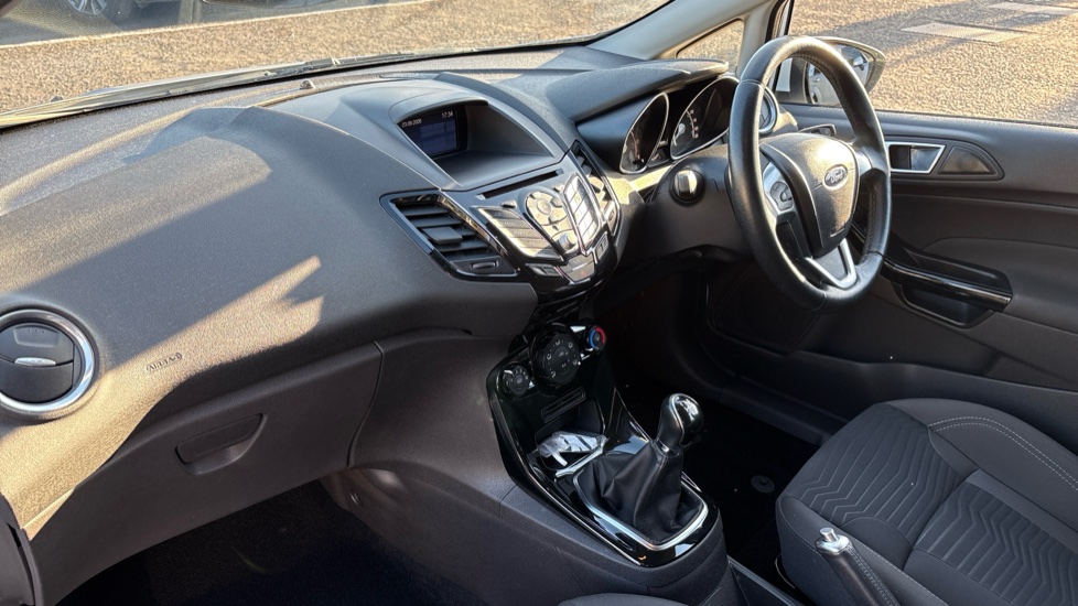 Ford Fiesta 1.25 82 Zetec 5dr Petrol Hatchback - Image 9