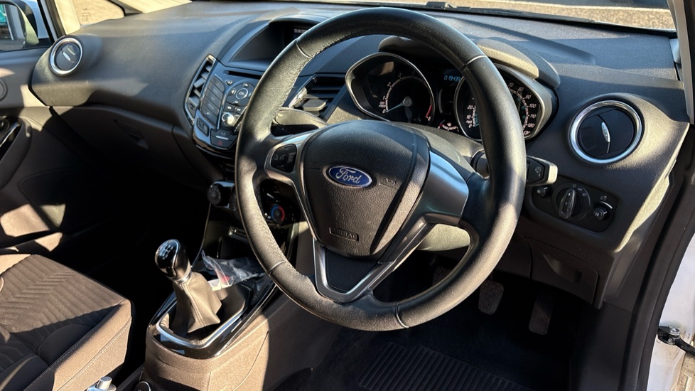 Ford Fiesta 1.25 82 Zetec 5dr Petrol Hatchback - Image 11