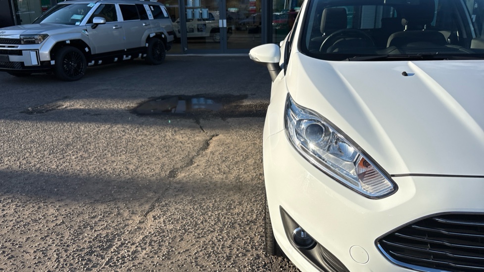 Ford Fiesta 1.25 82 Zetec 5dr Petrol Hatchback - Image 24