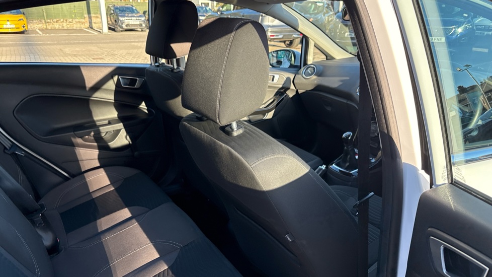 Ford Fiesta 1.25 82 Zetec 5dr Petrol Hatchback - Image 36