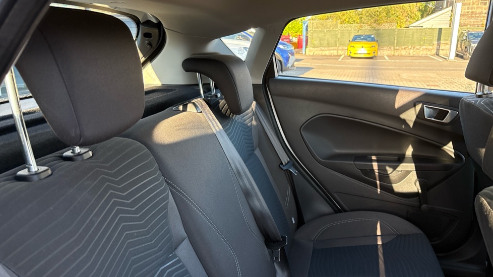 Ford Fiesta 1.25 82 Zetec 5dr Petrol Hatchback - Image 37