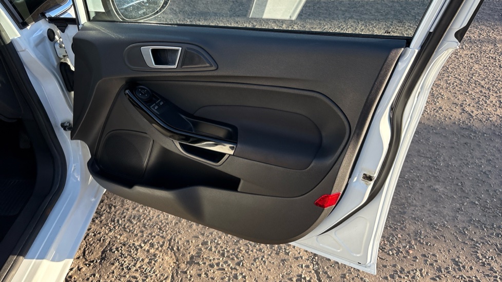 Ford Fiesta 1.25 82 Zetec 5dr Petrol Hatchback - Image 39