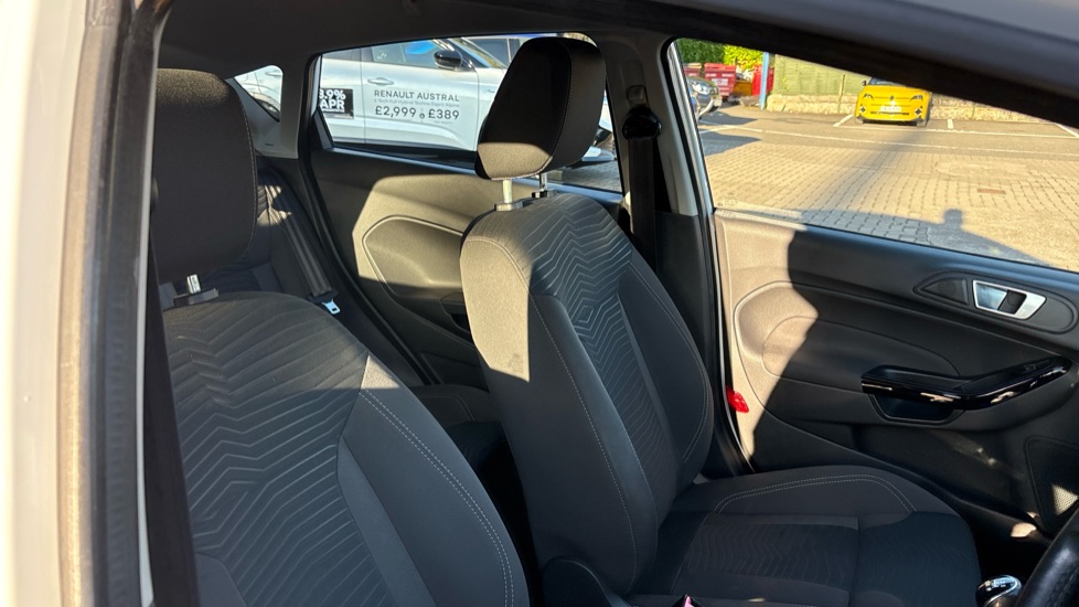Ford Fiesta 1.25 82 Zetec 5dr Petrol Hatchback - Image 40