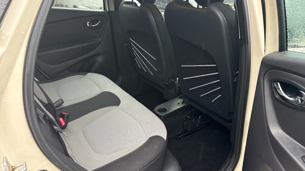 Renault Captur 1.5 dCi 90 Dynamique Nav 5dr Diesel Hatchback - Image 16