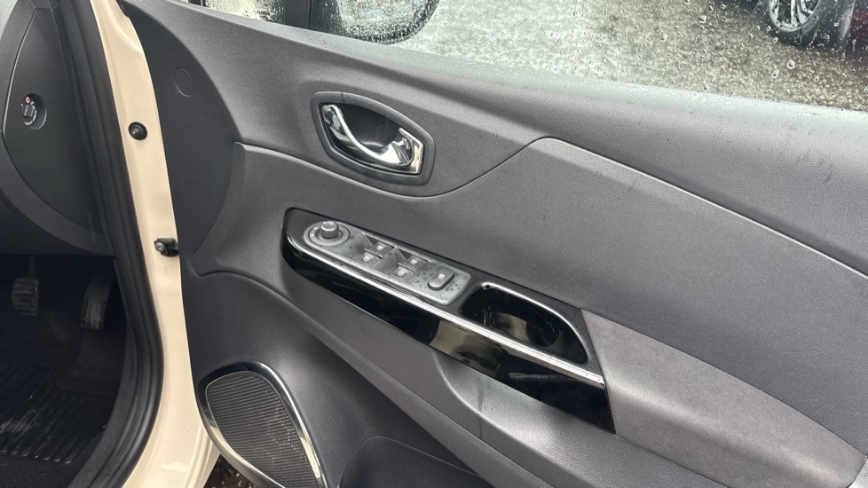 Renault Captur 1.5 dCi 90 Dynamique Nav 5dr Diesel Hatchback - Image 36