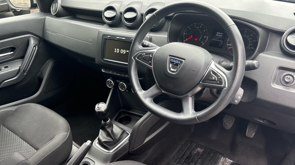Dacia Duster 1.6 SCe Comfort 5dr Petrol Estate - Image 11