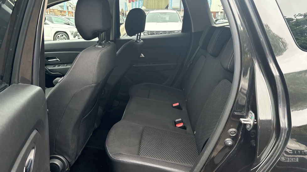 Dacia Duster 1.6 SCe Comfort 5dr Petrol Estate - Image 16