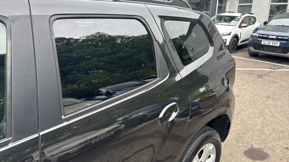 Dacia Duster 1.6 SCe Comfort 5dr Petrol Estate - Image 22