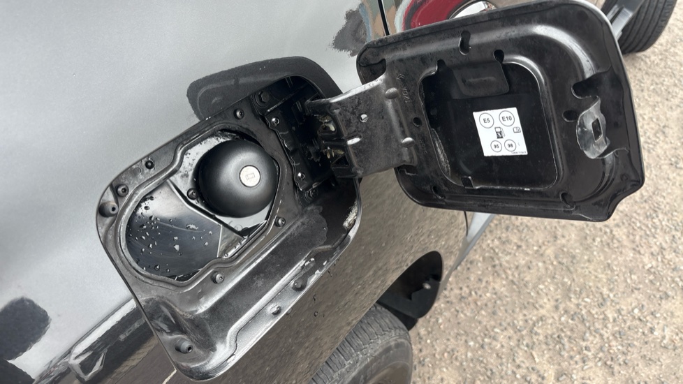 Dacia Duster 1.6 SCe Comfort 5dr Petrol Estate - Image 34