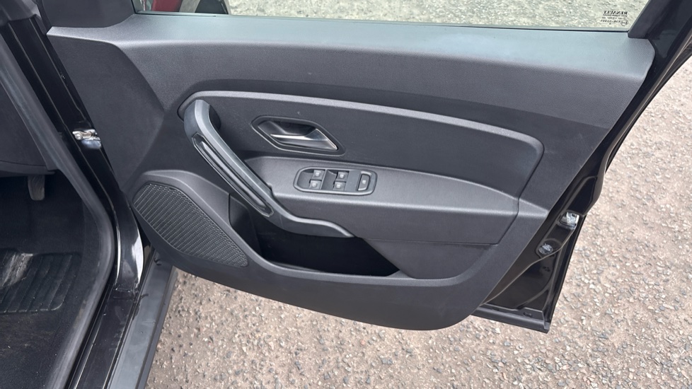 Dacia Duster 1.6 SCe Comfort 5dr Petrol Estate - Image 37