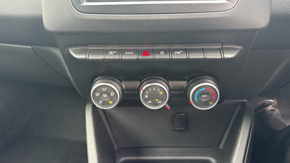 Dacia Duster 1.6 SCe Comfort 5dr Petrol Estate - Image 44