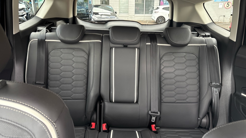 Ford Kuga Vignale 2.0 TDCi 180 5dr Diesel Estate - Image 15