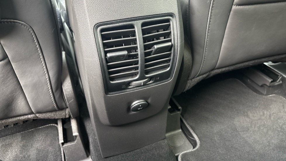 Ford Kuga Vignale 2.0 TDCi 180 5dr Diesel Estate - Image 32