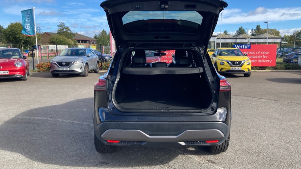 Nissan Qashqai 1.3 DiG-T MH 158 Tekna 5dr Xtronic Petrol Hatchback - Image 4