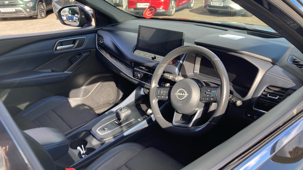 Nissan Qashqai 1.3 DiG-T MH 158 Tekna 5dr Xtronic Petrol Hatchback - Image 11