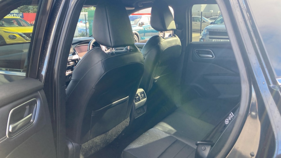 Nissan Qashqai 1.3 DiG-T MH 158 Tekna 5dr Xtronic Petrol Hatchback - Image 16