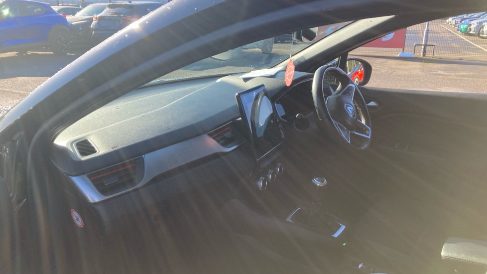 Renault Captur 1.3 Mild hybrid 140 R.S. Line 5dr Petrol Hatchback - Image 9
