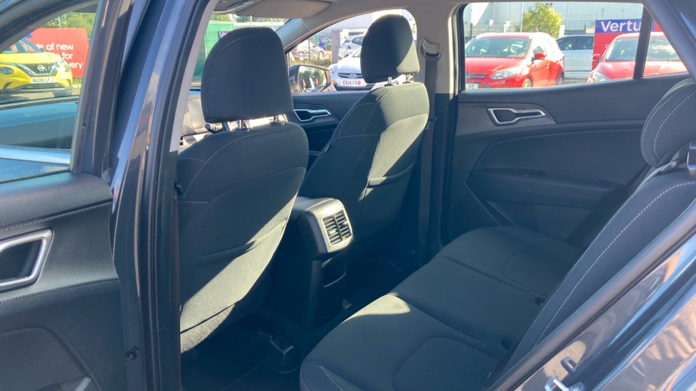 Kia Sportage 1.6T GDi ISG 2 5dr Petrol Estate - Image 16