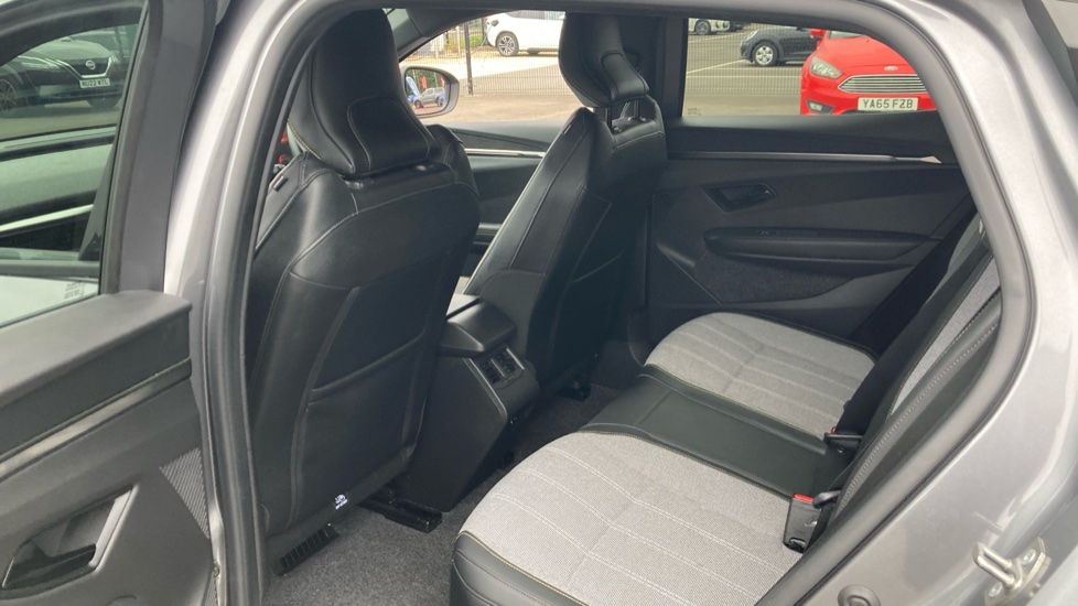 Renault Megane E-Tech EV60 160kW Iconic 60kWh Optimum Charge 5dr Auto Electric Hatchback - Image 16