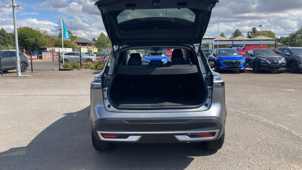 Nissan Qashqai 1.3 DiG-T MH N-Connecta 5dr Petrol Hatchback - Image 4