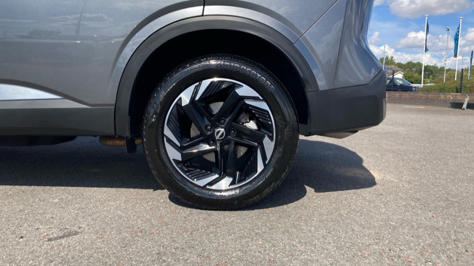 Nissan Qashqai 1.3 DiG-T MH N-Connecta 5dr Petrol Hatchback - Image 7