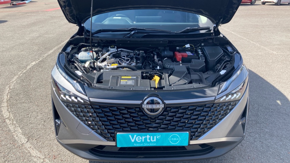 Nissan Qashqai 1.3 DiG-T MH N-Connecta 5dr Petrol Hatchback - Image 8