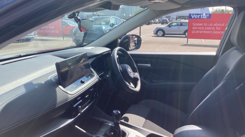 Nissan Qashqai 1.3 DiG-T MH N-Connecta 5dr Petrol Hatchback - Image 9