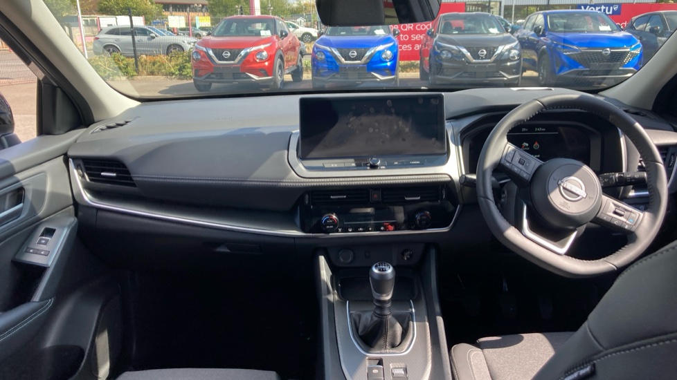 Nissan Qashqai 1.3 DiG-T MH N-Connecta 5dr Petrol Hatchback - Image 10