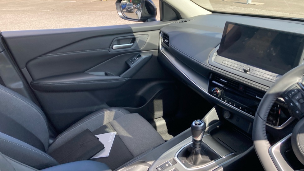 Nissan Qashqai 1.3 DiG-T MH N-Connecta 5dr Petrol Hatchback - Image 14