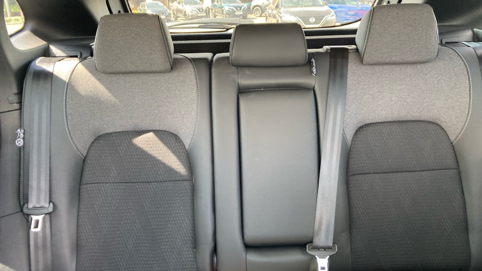 Nissan Qashqai 1.3 DiG-T MH N-Connecta 5dr Petrol Hatchback - Image 15