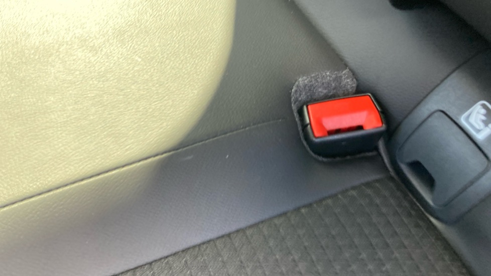 Nissan Qashqai 1.3 DiG-T MH N-Connecta 5dr Petrol Hatchback - Image 17