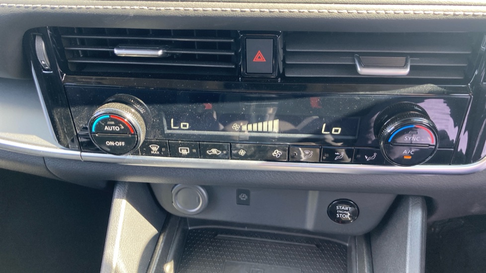 Nissan Qashqai 1.3 DiG-T MH N-Connecta 5dr Petrol Hatchback - Image 22
