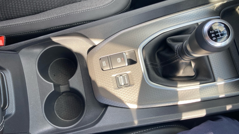 Nissan Qashqai 1.3 DiG-T MH N-Connecta 5dr Petrol Hatchback - Image 23